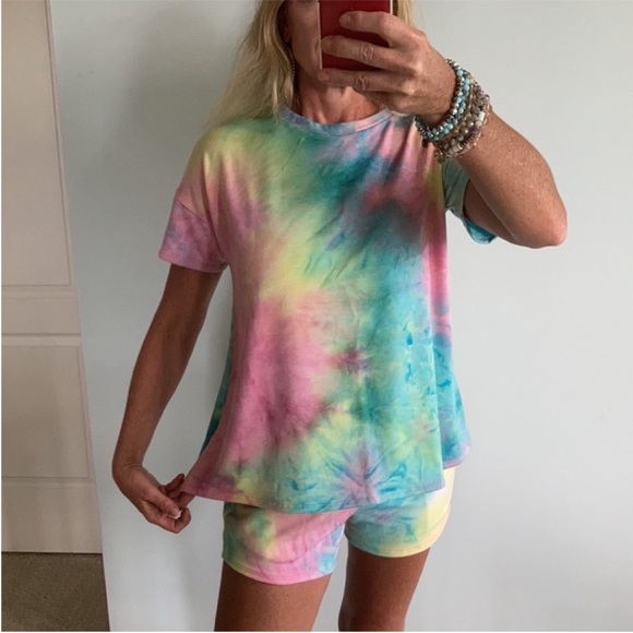 Tie Dye Top & Shorts Lounge Set - Picture 6 of 9